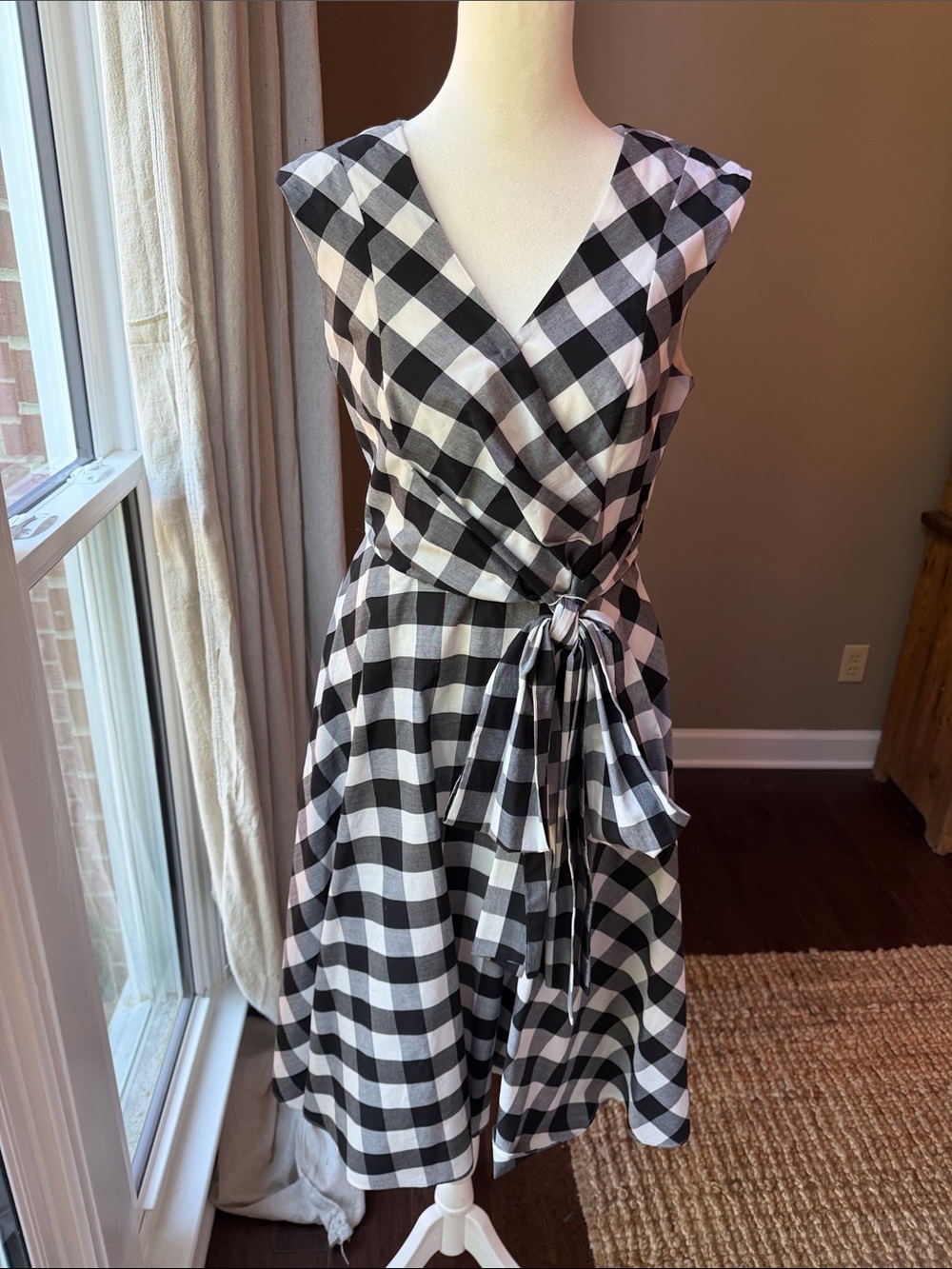 Calvin Klein Sz 6 Black & White Gingham Wrap Dress - Classic Sleeveless Fit